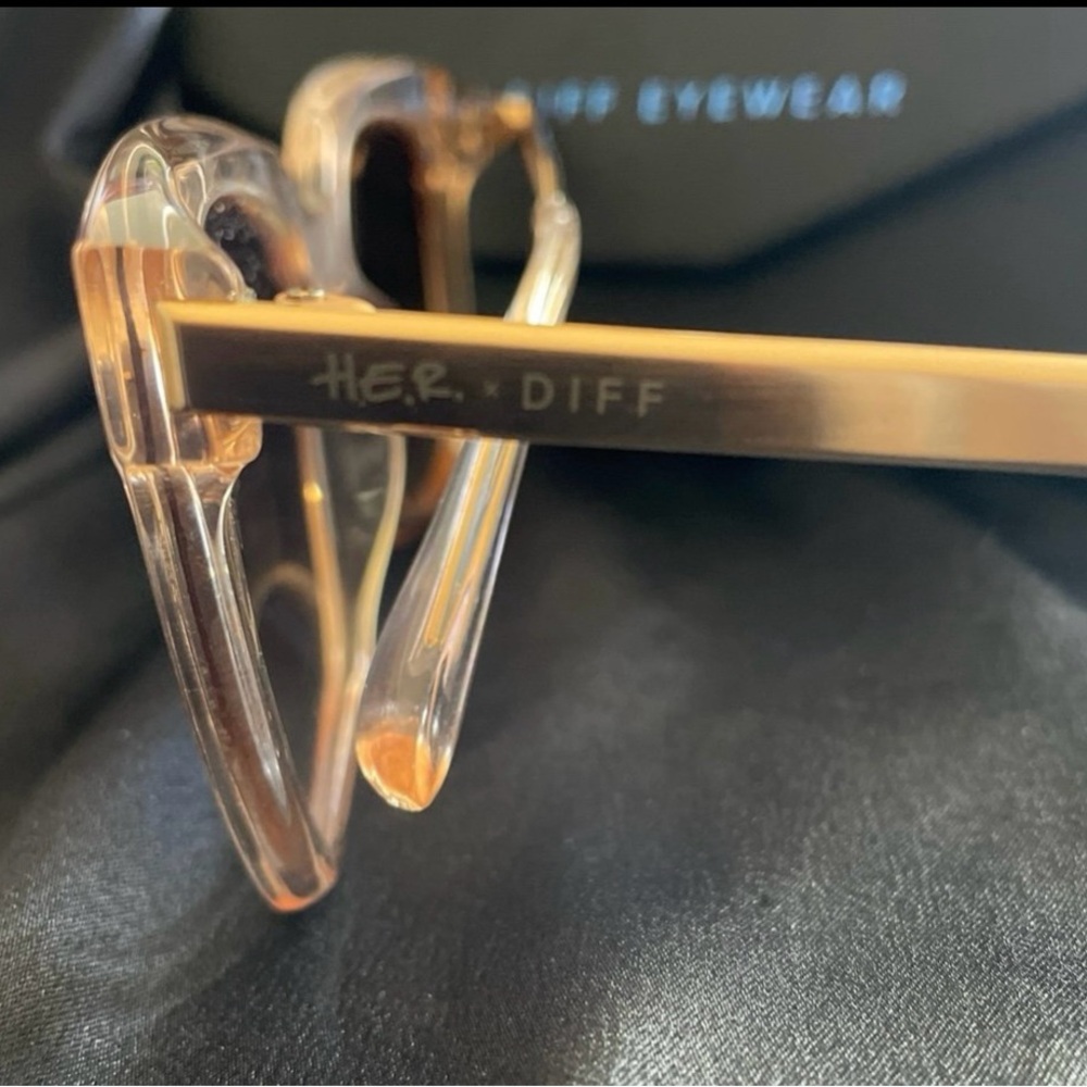 Her X Diff Eyewear Sunglasses - image 5